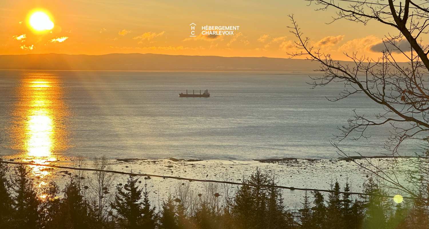 AUB-150 -  Majestic view of the river and the Charlevoix Massif